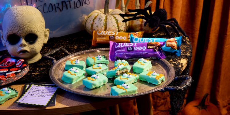 Quest White Chocolate Dipped Monster Treat (Halloween Recipe) Quest White Chocolate Dipped Monster Treat (Halloween Recipe)