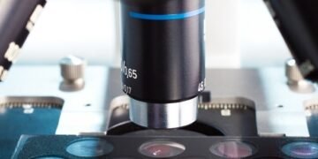 Researchers capture clear images of complex cancer drug building enzyme