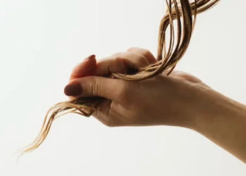 What Does Bond Repair Do to Your Hair? An Expert Explains